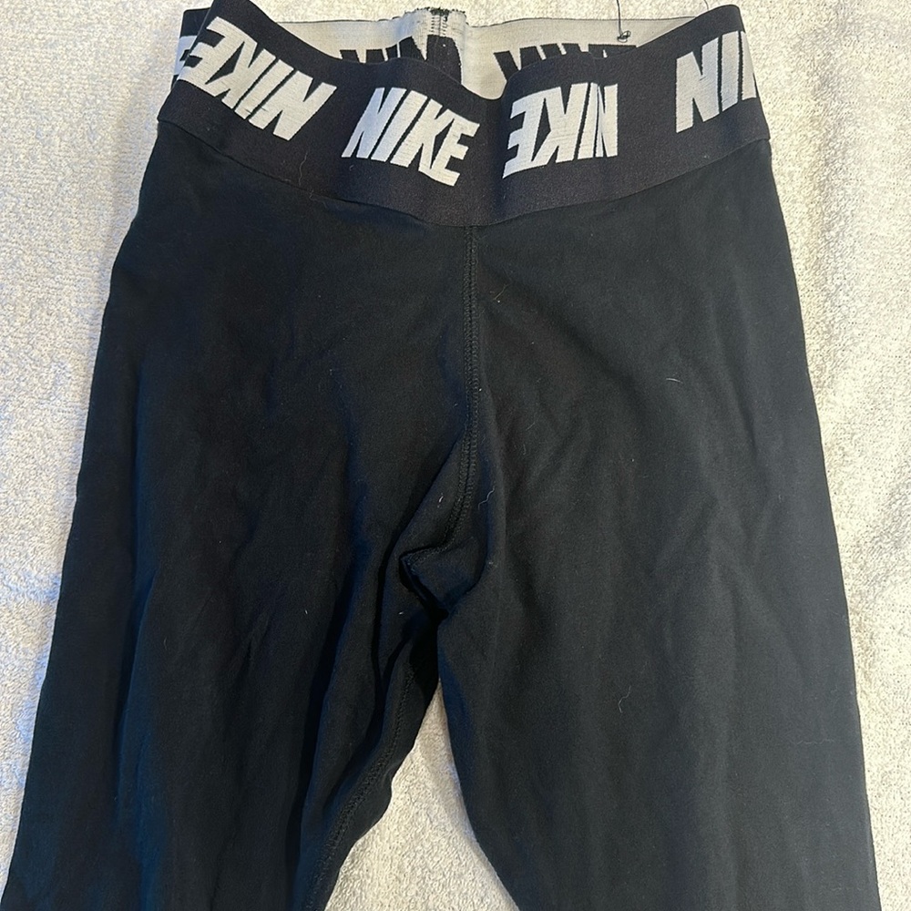 Black Nike leggings